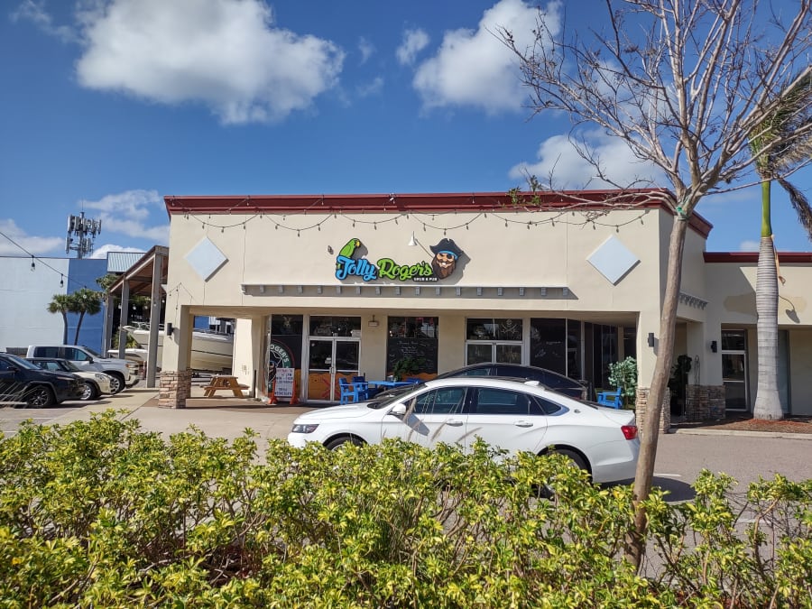 Jolly Roger's Grub & Pub – photo 4